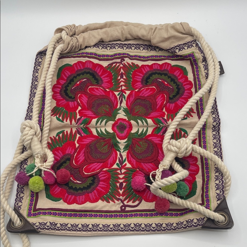 AMERICAN EAGLE OUTFITTERS EMBROIDERED FLORAL DRAWSTRING BAG